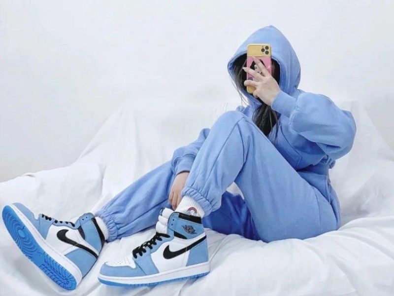 8b61d729-mau-xanh-duong-phoi-voi-maug-gi-18 Bạn có thể chọn nguyên set xanh để phối với giày Jordan (Nguồn: DQ SHOP)